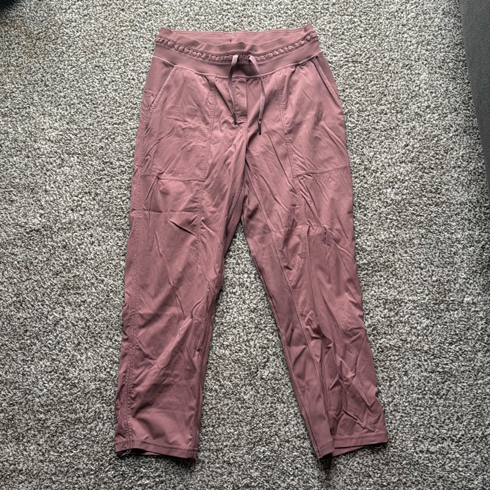 NWOT Lululemon Dance Studio Crop